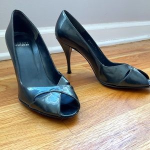 Stuart Weitzman dark gray/blue patent leather pump